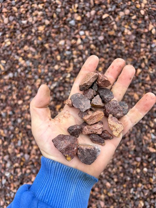 Piatră spartă granit roșu granit gri calcar alb galbui