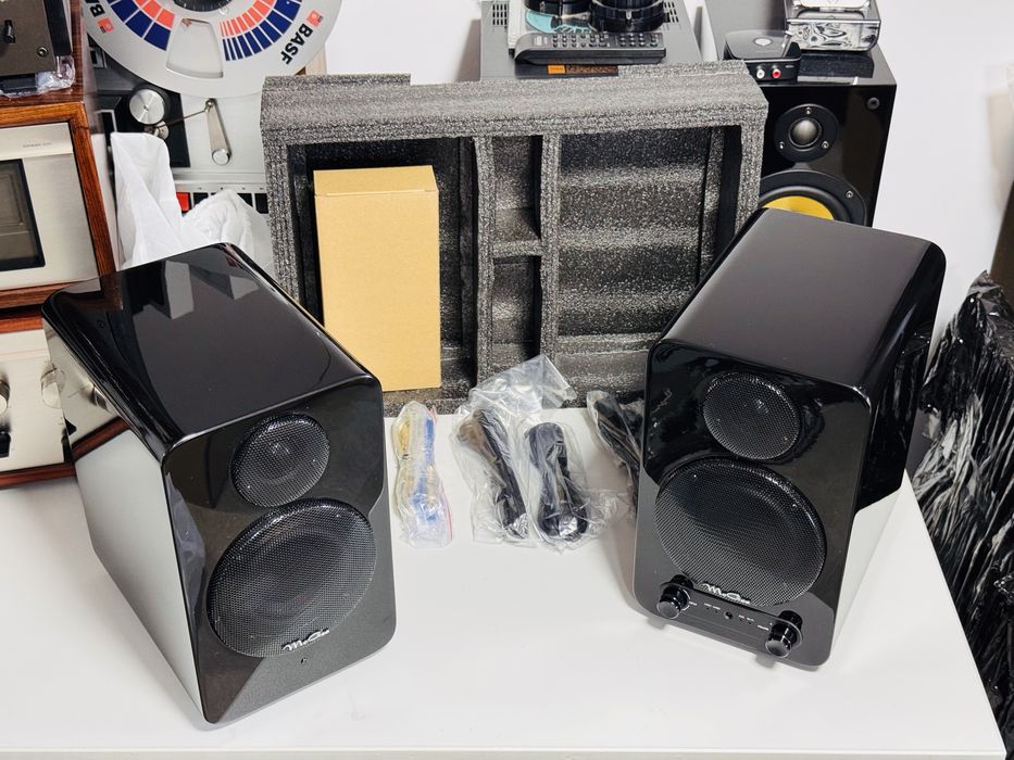 McGee Energy Model 1 Boxe Active Hi-Fi Stereo 2 Căi, Amplificare Integrată, Bass Reflex, Piano Black, Subwoofer Out, Noi în Cutie