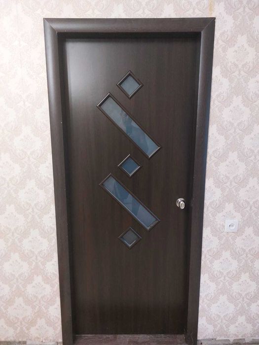 Двери межкомнатные б/у
