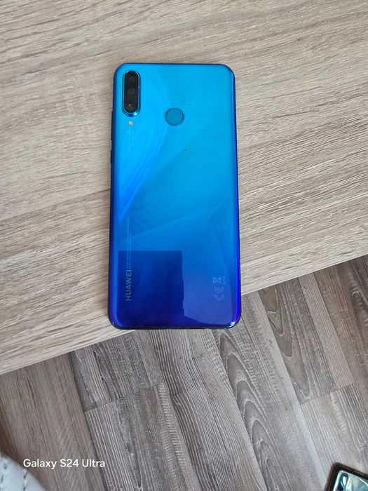 Продавам два телефона Huawei