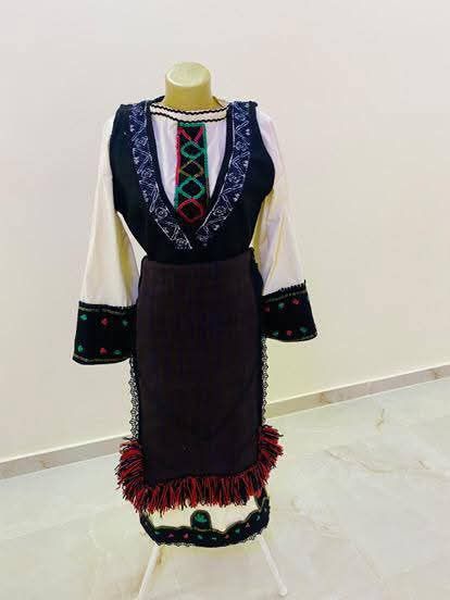 Продавам македонска носия