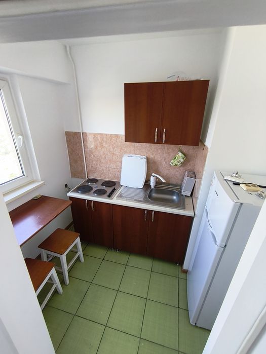 De închiriat apartament 1 cameră în zona Barieră, Brăila. Complet mobilată și utilată, preț 1100 lei pe lună. Fără  animale de companie .