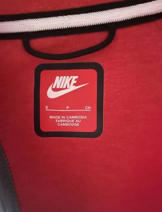 Продавам цял Nike tech! чисто нов!!!