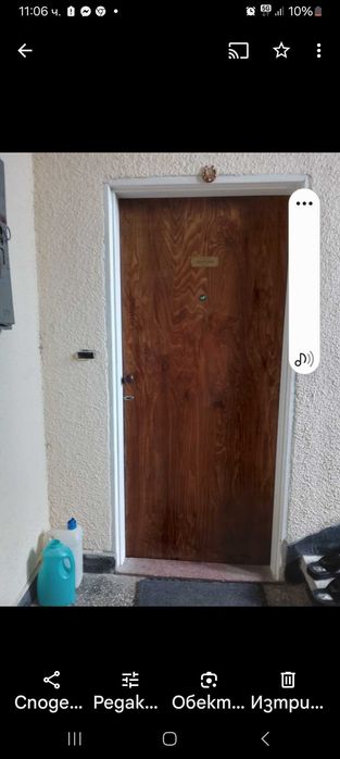 Входна врата ,с ключ