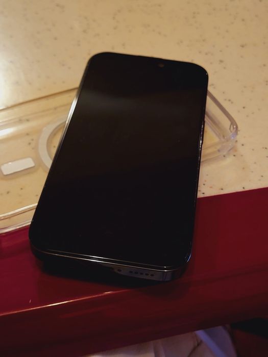 Vând iphone 14 pro