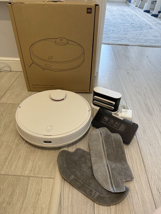 Продаю робот-пылесос MI Robot Vacuum Mop P
