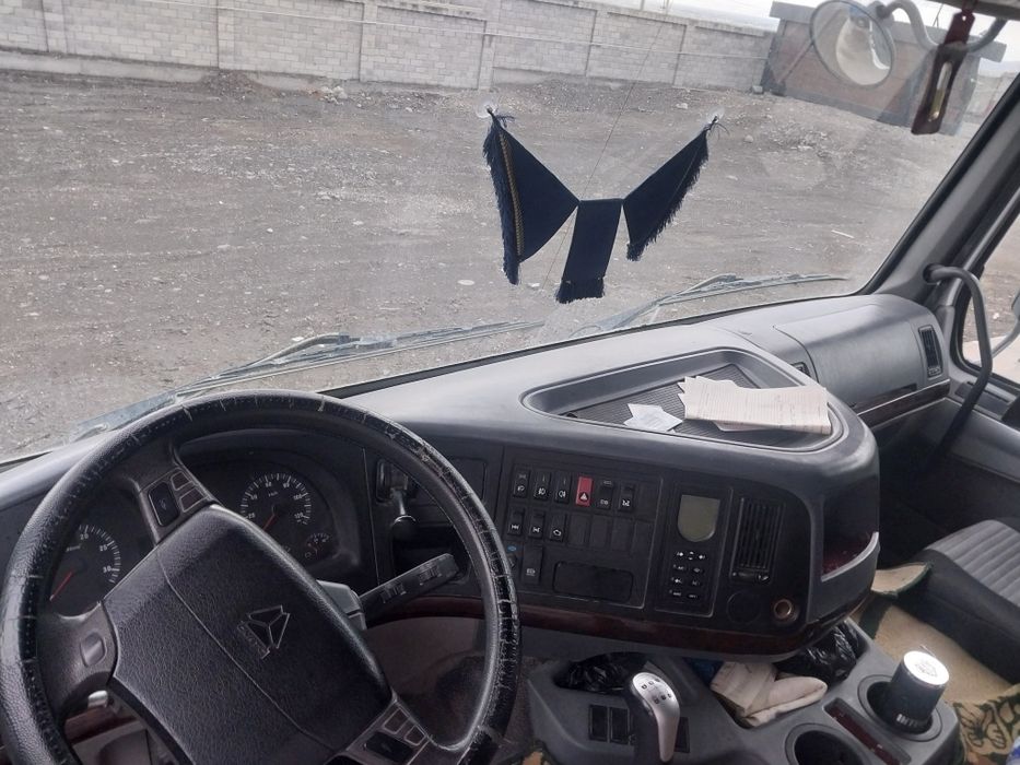 2 та Howo Sarakanojka 40 tonnalik sotiladi.