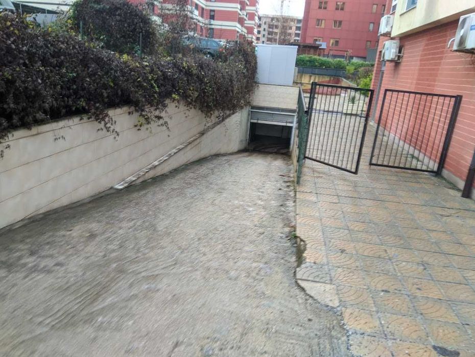 Дава се под наем Гараж / Паркомясто в София, Младост 1 - 17 кв.м за 127.5 € - Снимка #3