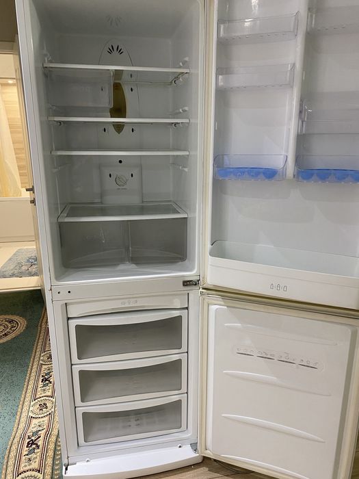 Холодильник LG рабочий