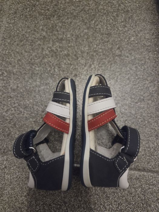 Детски кожени сандали