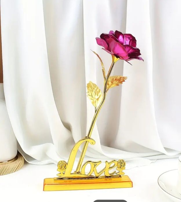 Златна роза със стойка