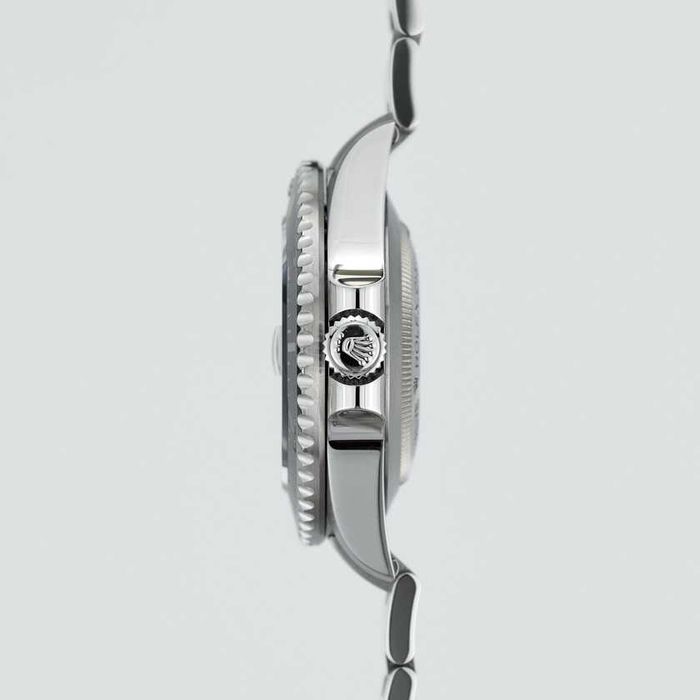 Rolex Oyster Sea-Dweller 126600 “Single Red”