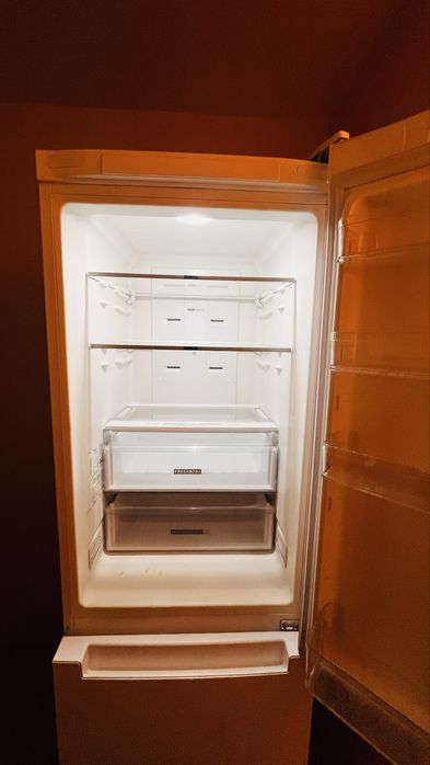 Хладилник с Фризер Whirlpool Nofrost