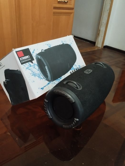 Колонка похожая на JBL