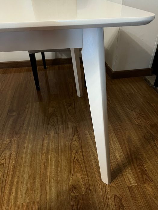 Продам стол и стулья! Срочно!