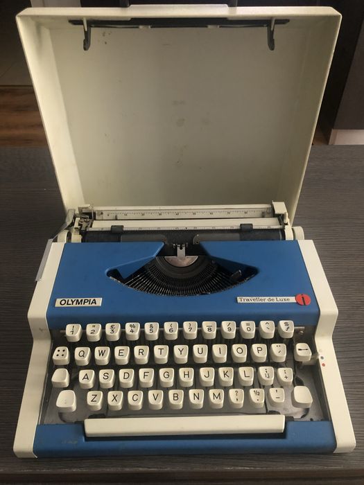 Masina de scris Olympia Traveller de Luxe