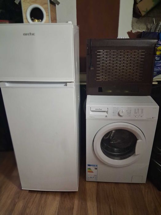 De vanzare o mașină de spălat, un frigider și o hotă.
