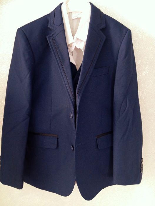 Пиджак,жилетка ,рубашка  на мальчика