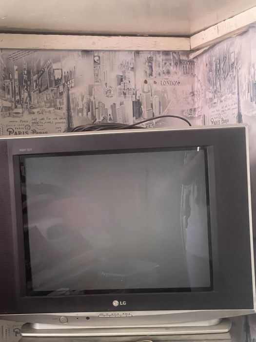Отдам даром телевизор LG