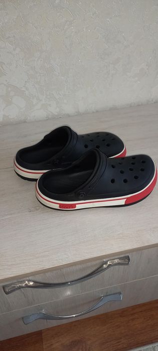 Продам кроксы б/у