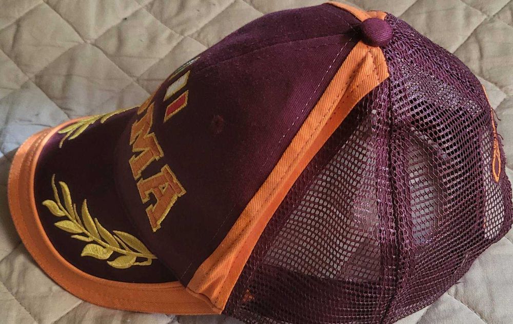 Нова фенска шапка на Roma