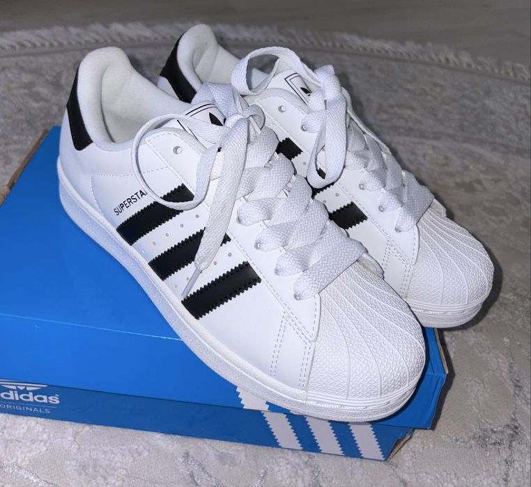 Adidas кроссовки
