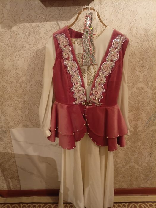 Продам платье,  жилетка,  томириска