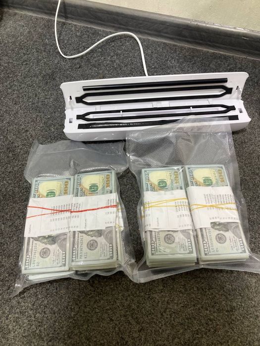 Пул санаб текшириб вакум ва пул номерларини чекда чикариб бераман 400