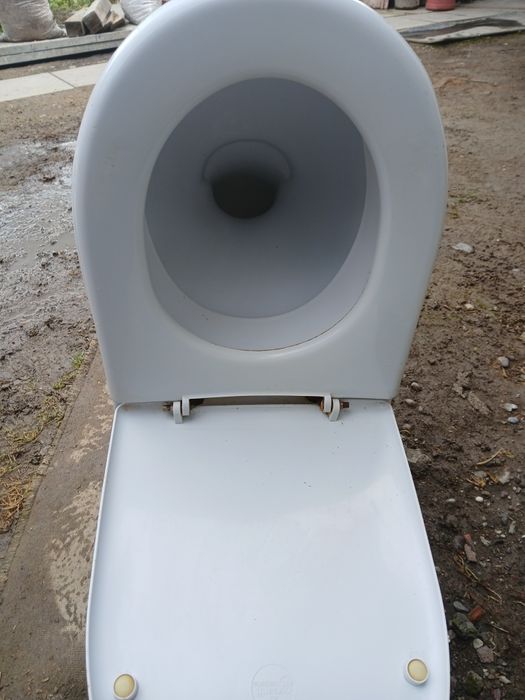 Vând wc tualetă două bucăti