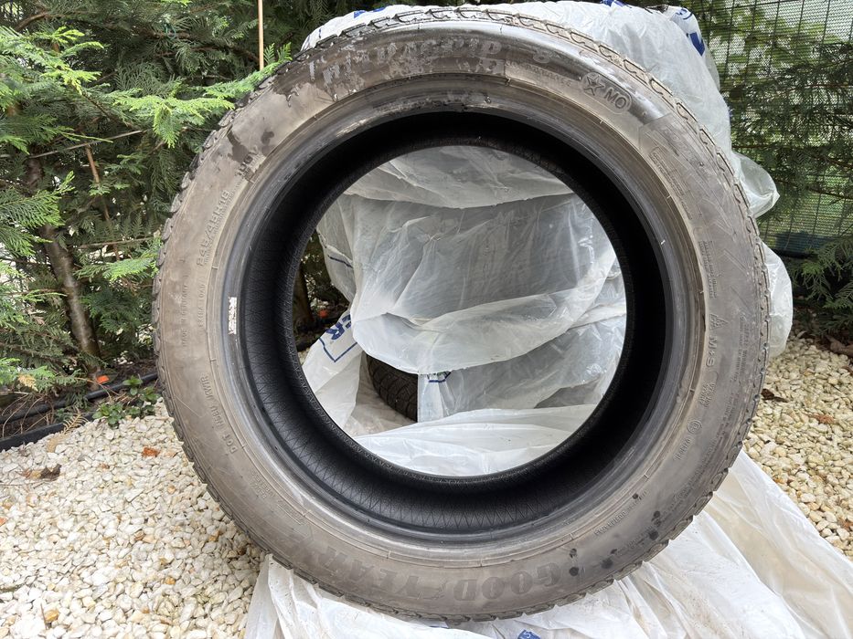 Set 4 Anvelope Iarnă Goodyear UltraGrip Performance 8 | 245/45 R18 BMW/ MO