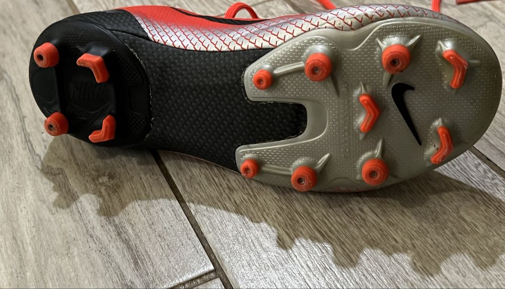 Бутонки найк червени