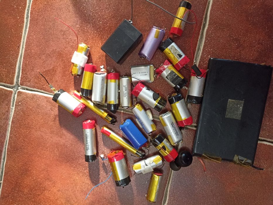 Пакет аккумуляторов разных разных размеров емкостей