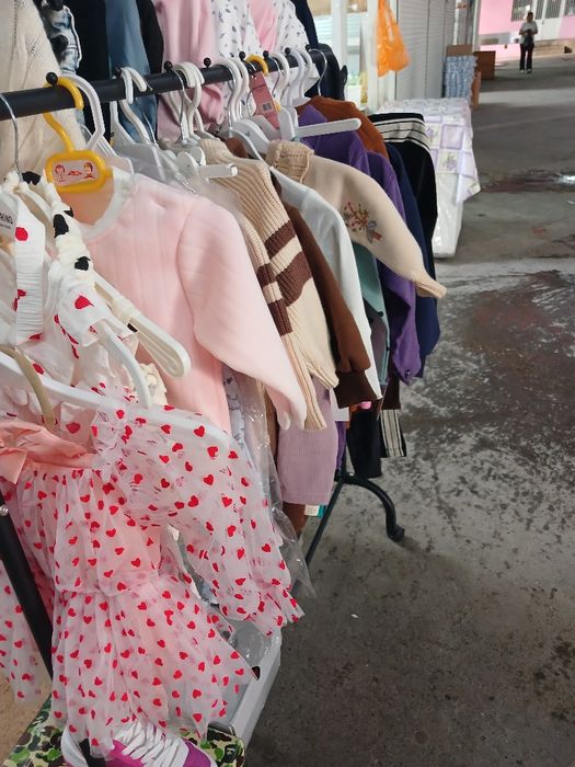 Продам оптом одежду обувь 150000