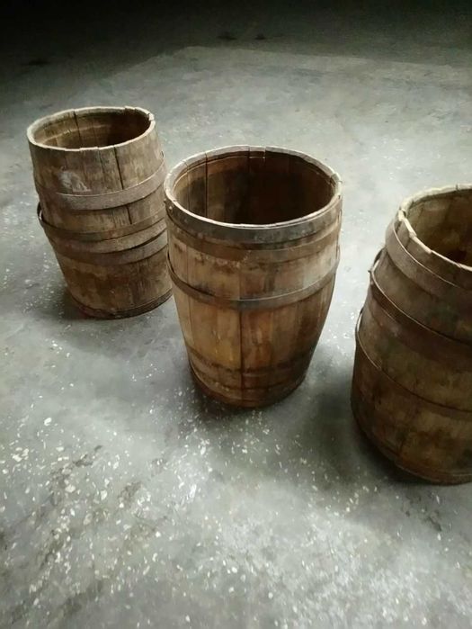 Деревянные бочки б.у. состояние рабочее, для солений и вина.