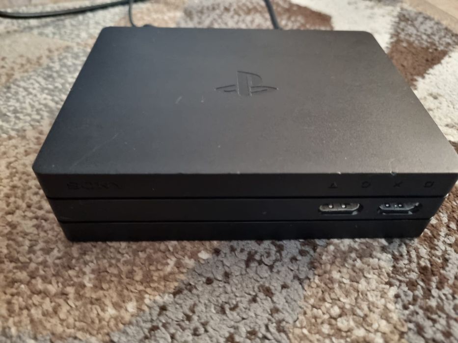 Vând PlayStation 4, volan gaming Marvo și cască VR și jocuri  PlayStation
