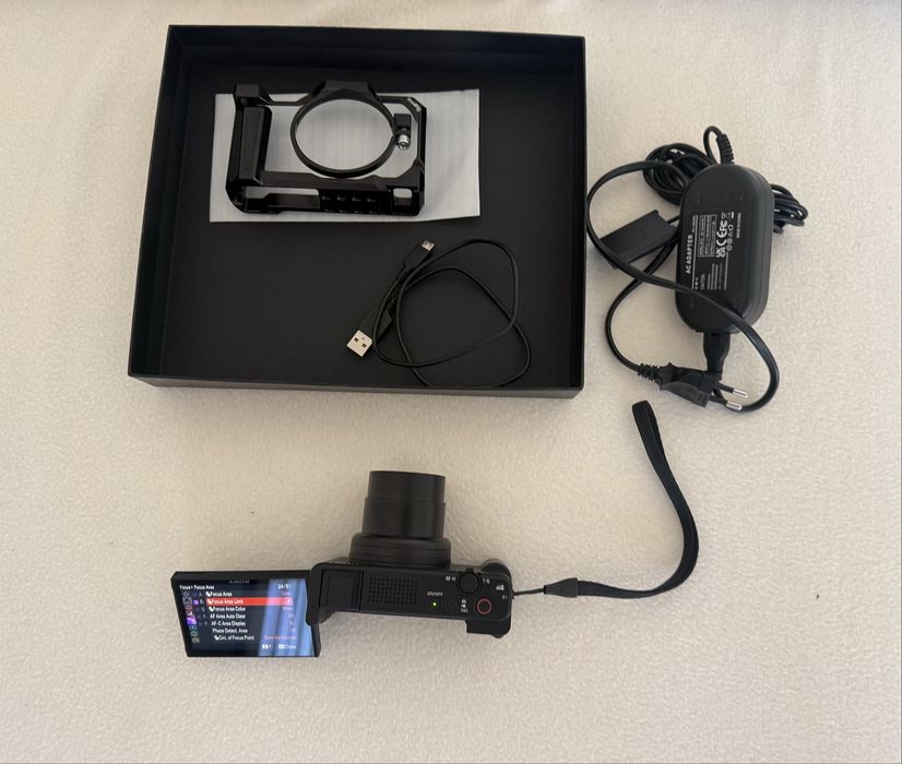 Vand schimb camera foto avansata Sony zv1 m2 , obiectiv ZEISS 18-50