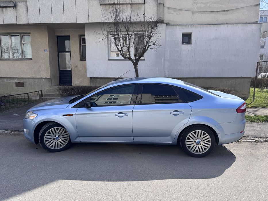 Vand sau schimb Ford Mondeo Berlina