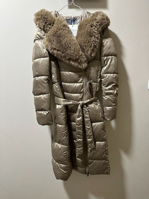 Чисто ново!! Дамско бежово зимно яке с качулка и пух