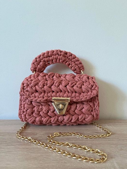 Ръчно плетени чанти.