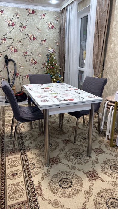 Продается стол со стульями
