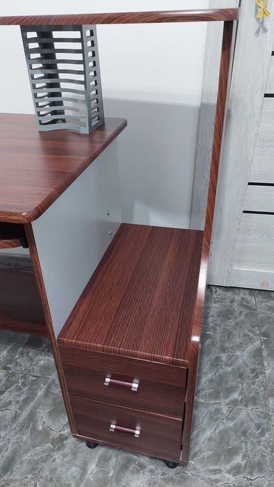 Стол для компьютера продаю