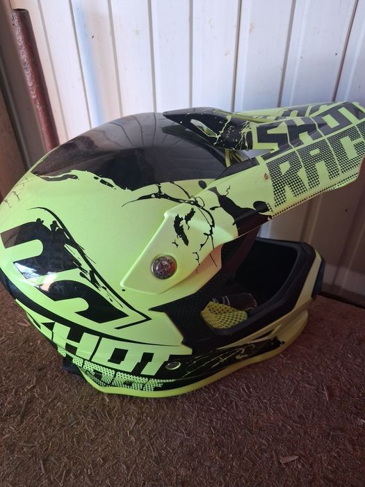 Vând skatebord și cască