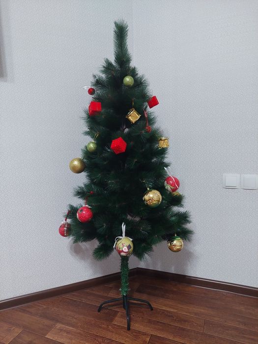 Елка искуственная