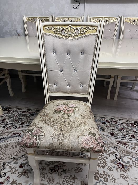 Продаю стол со стульями