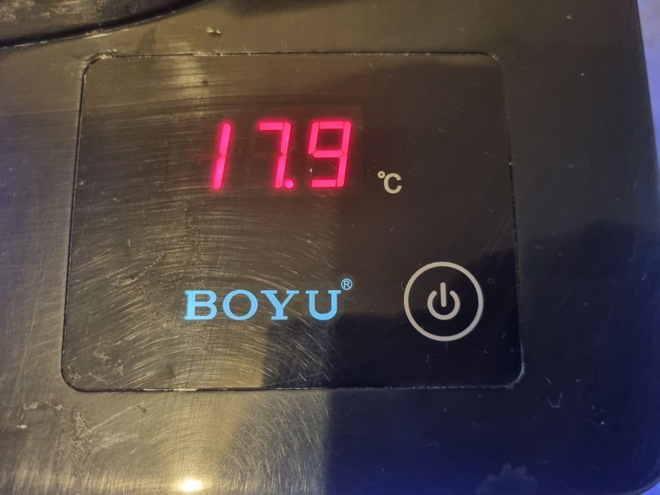 Vând acvariu pești