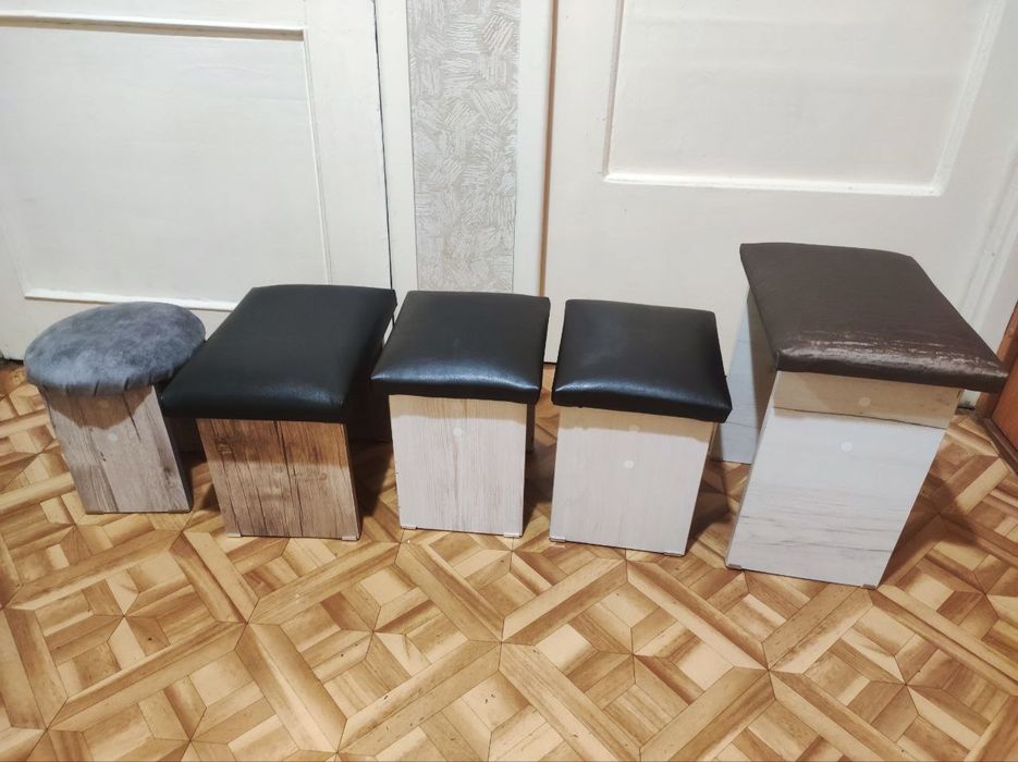 Мягкие табуретки для прихожей