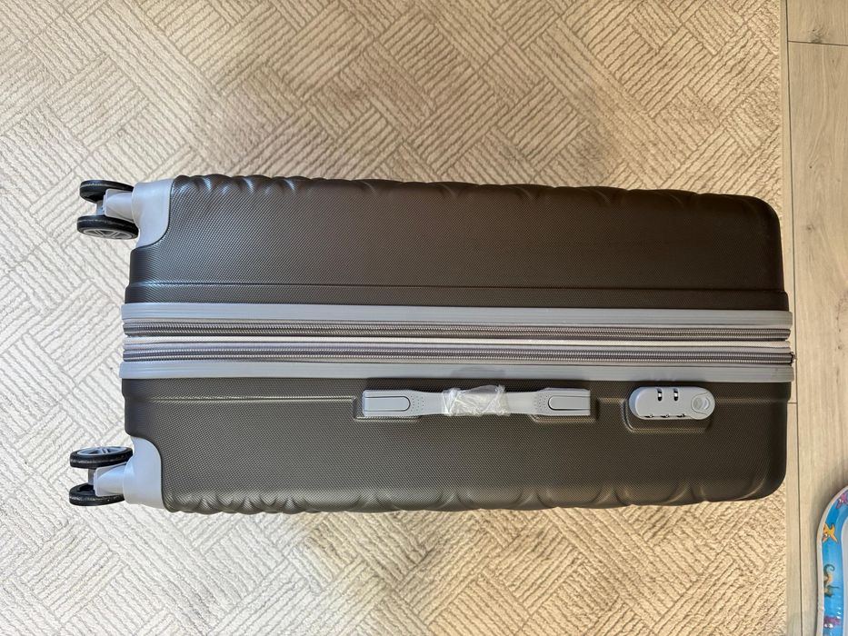 Продам чемоданы в хорошем состоянии