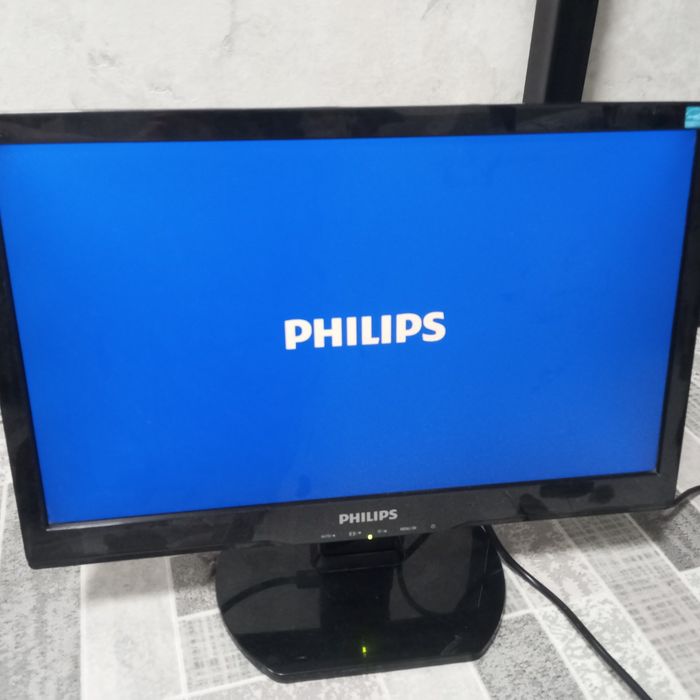 Монитор PHILIPS.