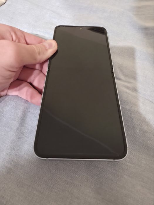 Samsung Z Flip 6 (inca in garantie)