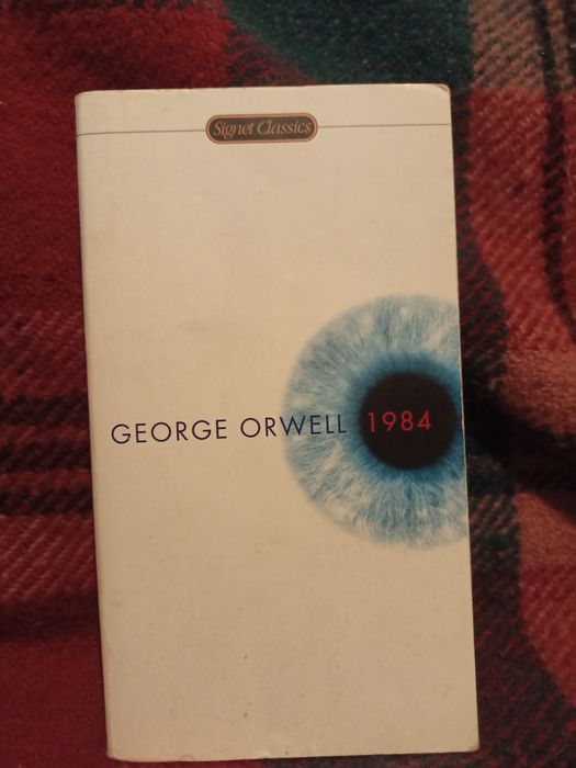 колекция книги (на английски)